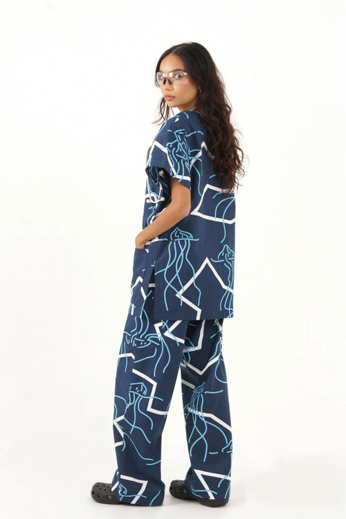 PRE-ORDER RESTOCK : SCRUBS TOP - MAN O WAR